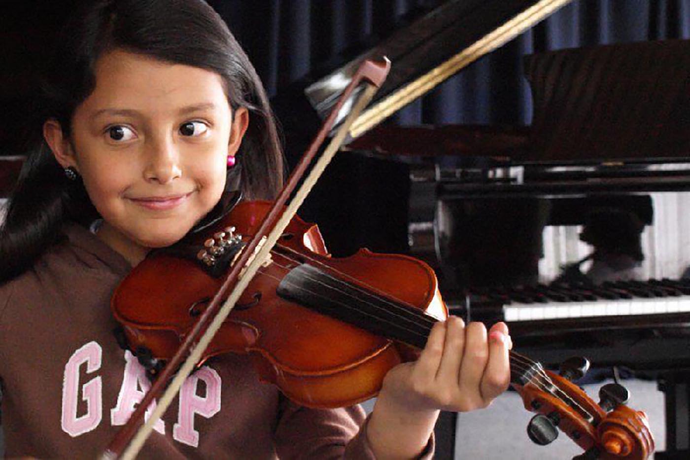 Estudiantes con sus Instrumentos UniMúsica
